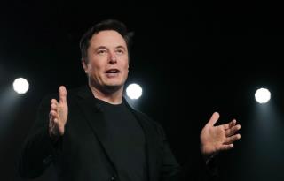 Musk Gets Manchester Fans Riled Up With Surprise Tweet