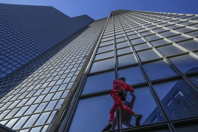 'Spider-Man' Climbs 48-Story Building With No Safety Gear