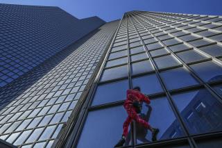 'Spider-Man' Climbs 48-Story Building With No Safety Gear