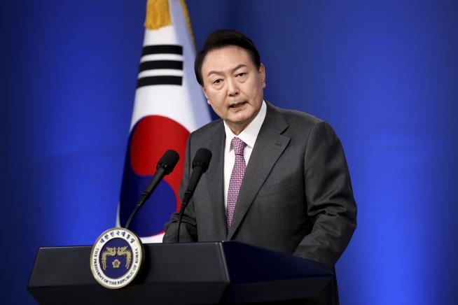 S. Korean President Has His 'Hot Mic Moment'