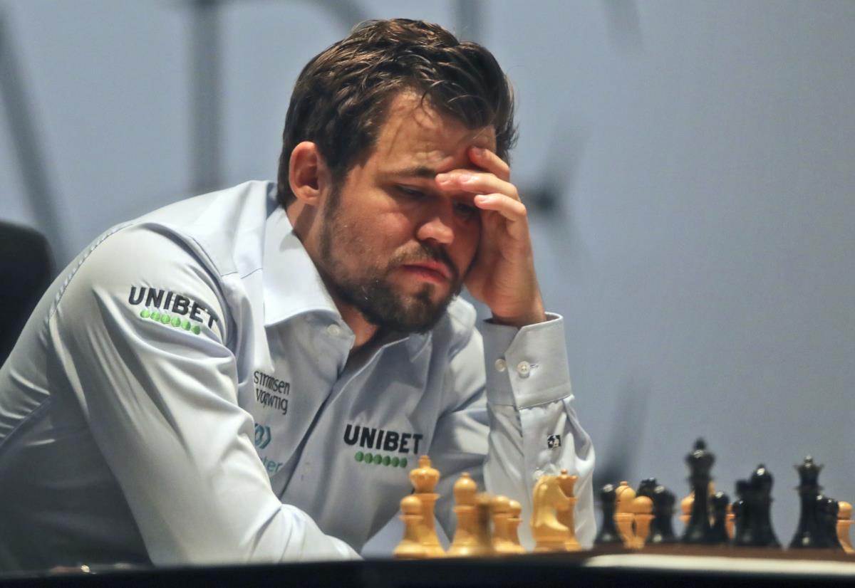 World chess champion Magnus Carlsen publicly accuses rival Hans Niemann of  cheating