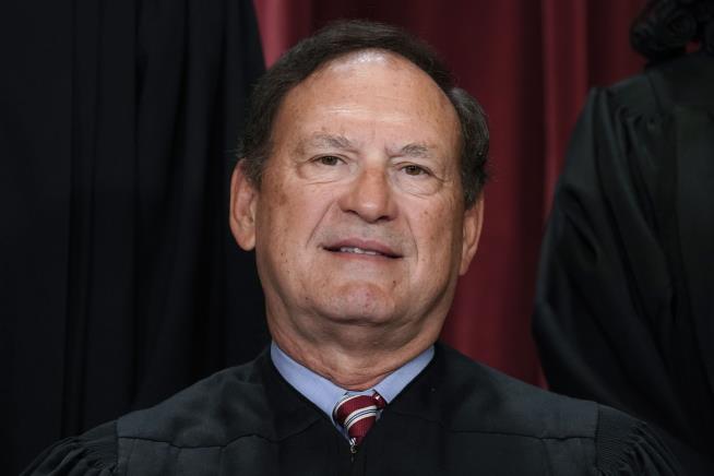 Alito Appears to Take Dig at Elizabeth Warren in Court