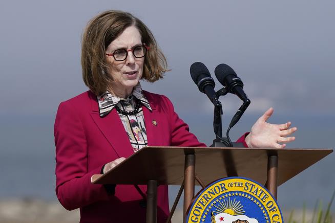 Oregon Governor Wipes Weed Offenses for 47K People