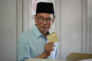 Reformist Leader Sworn in as Malaysian Prime Minister