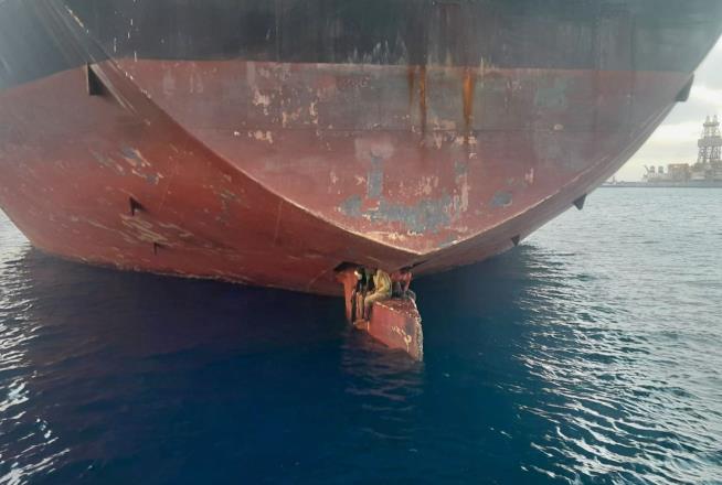 They Survived 11 Days on Ship's Rudder