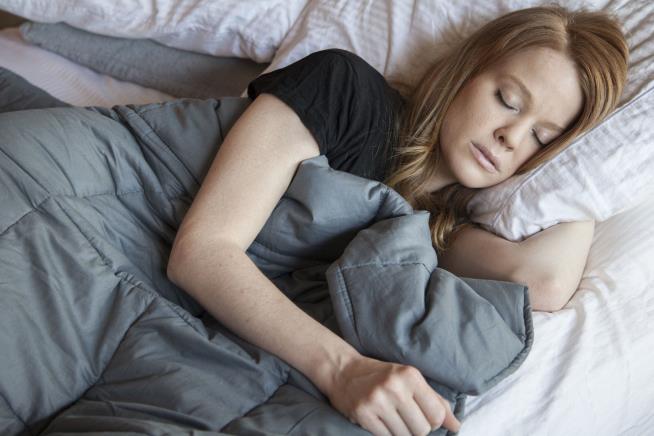 What Sleeping With a Weighted Blanket Does to Your Brain