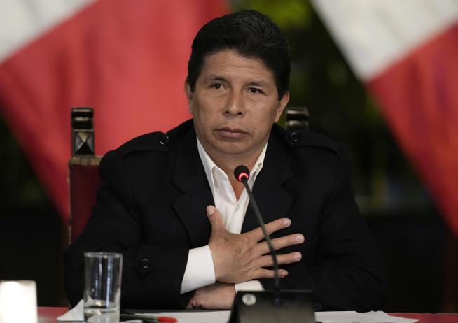 Peru's Congress, President Try to Remove Each Other