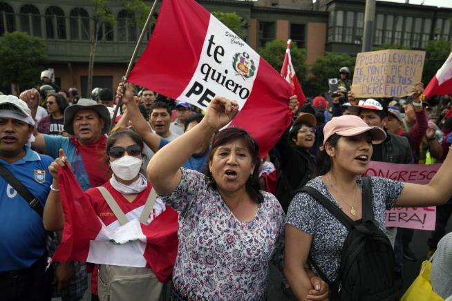 Peru President Gives In to Protesters' Demands