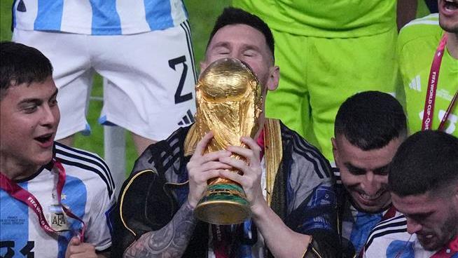 Some People Were a Bisht Upset by Messi's Garb at Trophy Ceremony