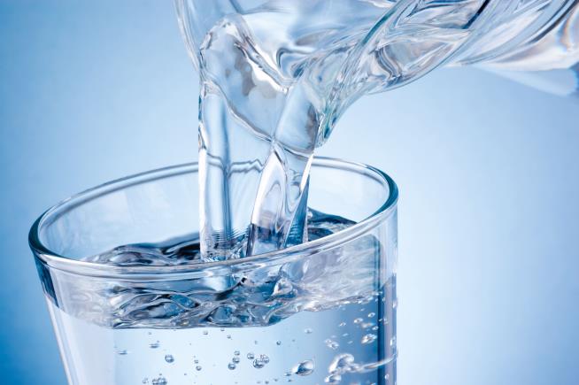 Study Links Poor Hydration to Early Aging, Chronic Disease