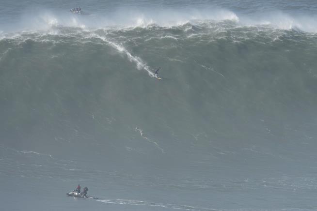 Surfing Legend Dies Riding Giant Waves