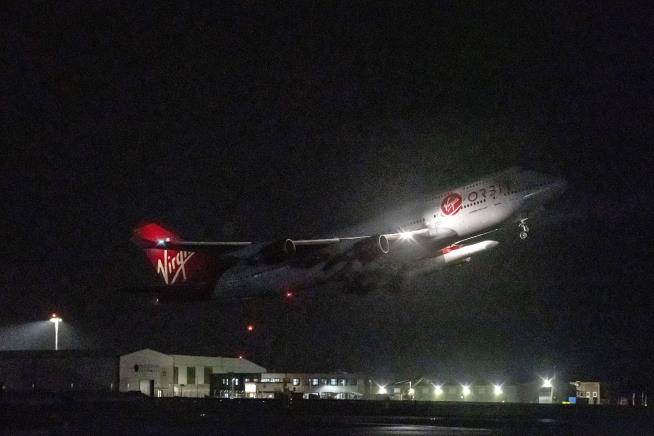 Virgin's Satellite Launch From a 747 Doesn't Go Well