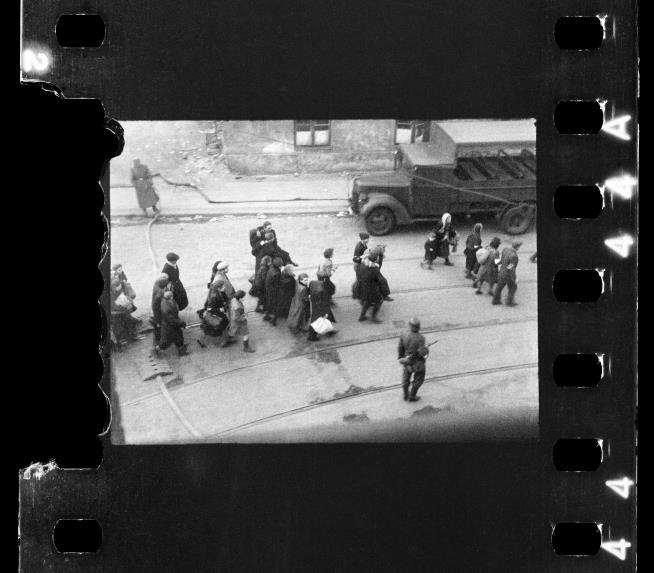 Never Before Seen Photos From Inside Warsaw Ghetto Uprising Discovered