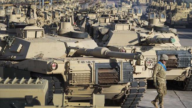US to Give Ukraine Tanks It Argued Were Too Complex