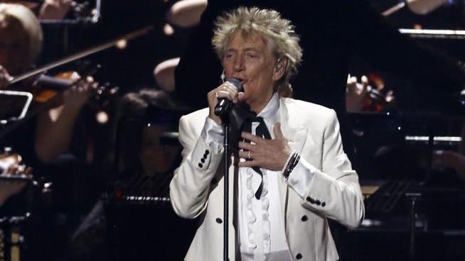 Exasperated Rod Stewart: I'll Pay for People's Hospital Scans
