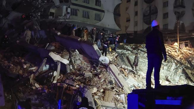 At Least 195 Dead in 'Disastrous' 7.8 Earthquake