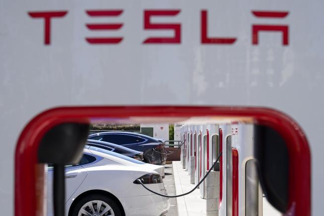 Tesla to Open Charger Network