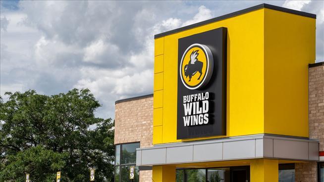 Man Sues Buffalo Wild Wings, Says Its Wings Are Bogus