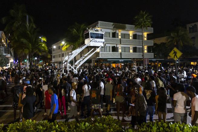 After 2 Fatal Shootings, a Curfew in Miami Beach