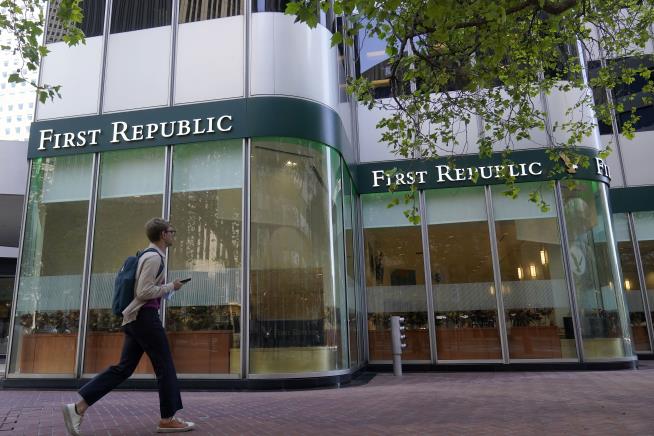 Regulators Close In on First Republic