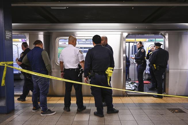 NYC Mayor, AOC at Odds Over Subway Killing