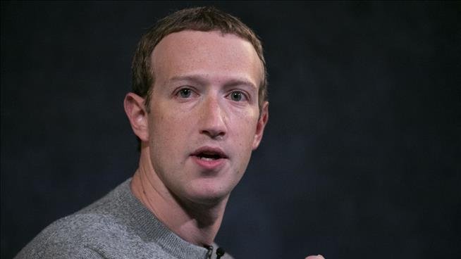 Zuckerberg Isn't Wowed by Apple's Headset