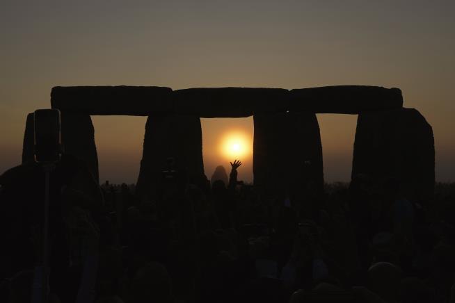 Plans for Controversial Stonehenge Tunnel Approved