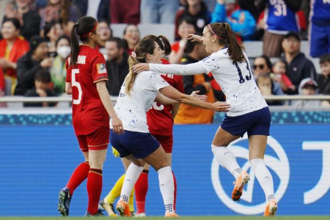 US Breezes to Opening Victory at Women's World Cup