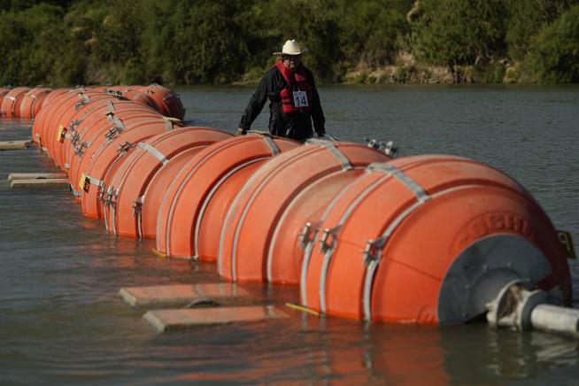 Report: 2 Bodies Found Along Texas' Floating Barrier