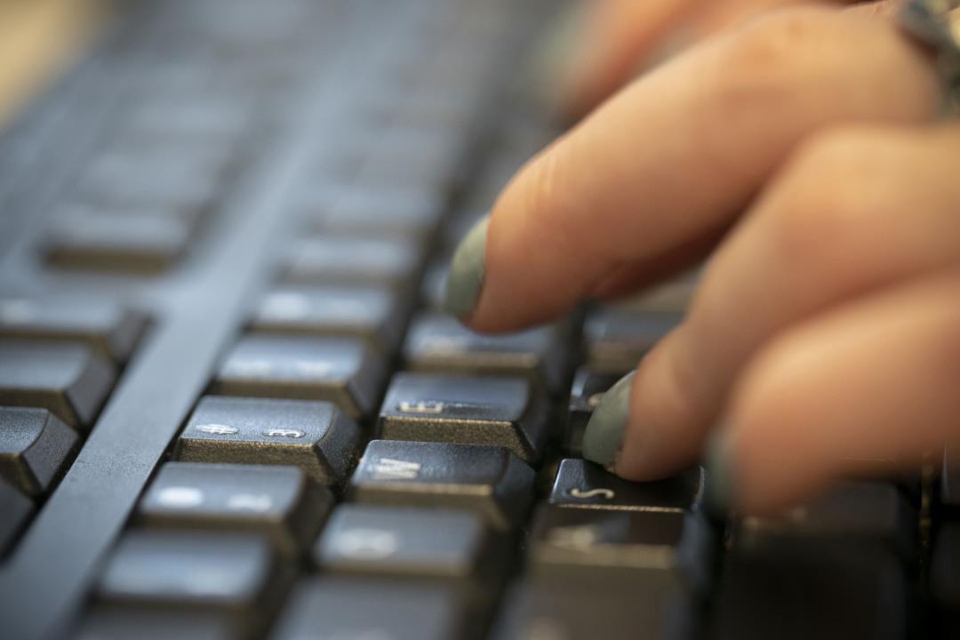 Researchers Train AI to Steal Data From Keyboard Clicks