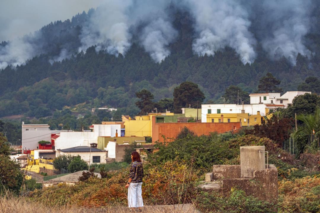 Inability of Crews to Extinguish Canary Islands Fire