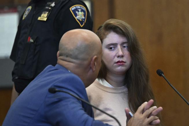 Prosecutors: Here's What Led Up to Woman's Fatal Shove of Broadway Coach