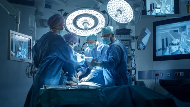 Patients of Female Surgeons Tend to Have Better Outcomes