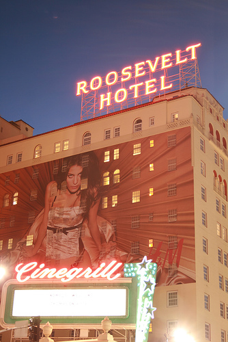 9 Hotels Haunted by Celebs