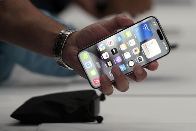 Apple Unveils New iPhones, Watches