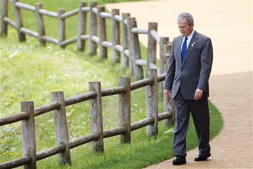 As Election Looms, Bush Is Nowhere in Sight