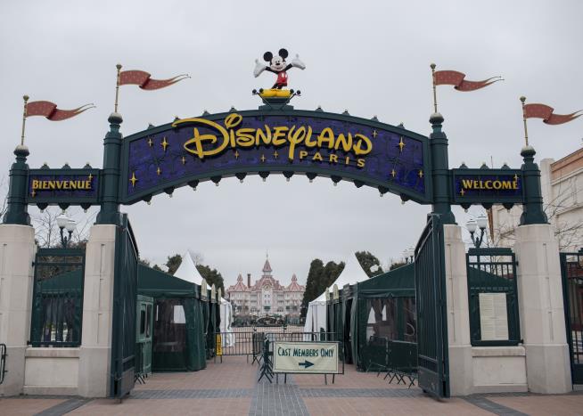 Error Sends European Lawmakers' Train to Disneyland