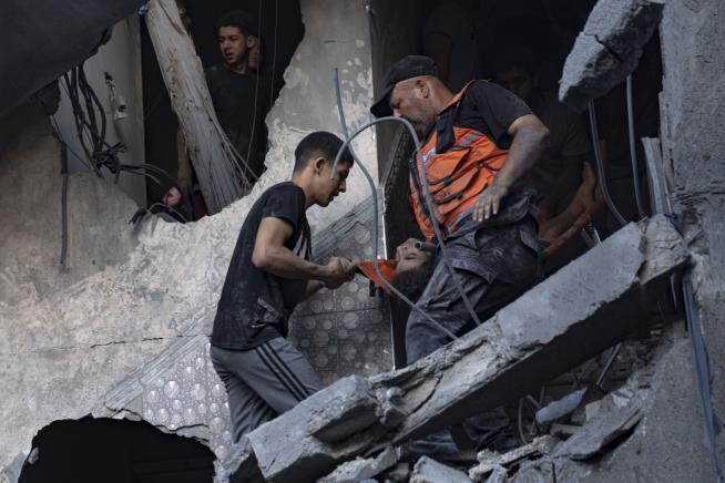 Israeli Airstrikes Hit 'Safe' Zones in Gaza