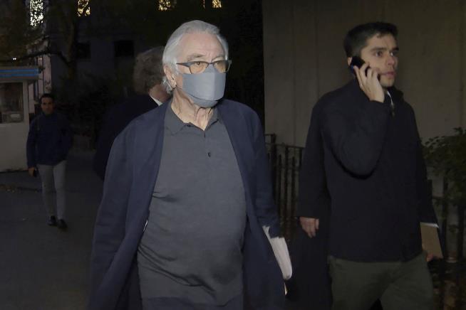 Jury Sides With Ex-Assistant in Lawsuit Against De Niro