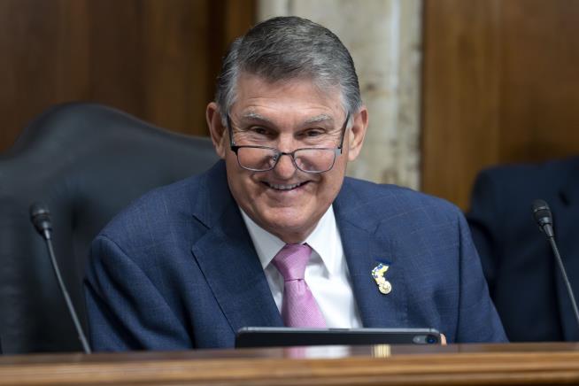 A Manchin Run for the WH Could Pull In the 'Double Haters'