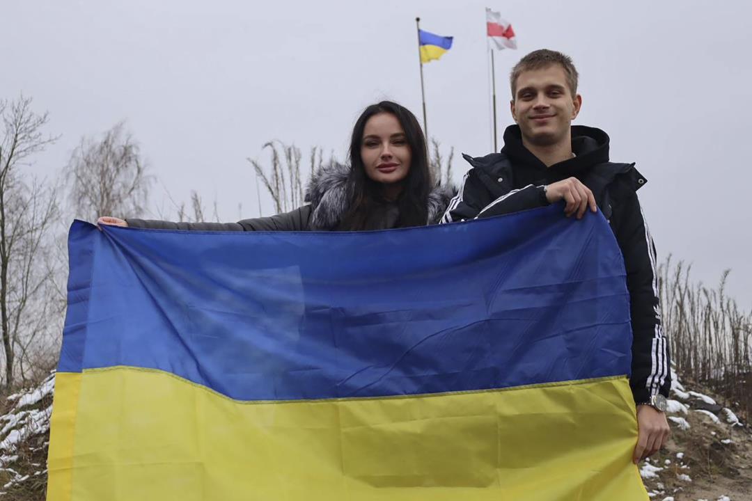 Un huérfano ucraniano llevado a Rusia regresa a casa con su familia