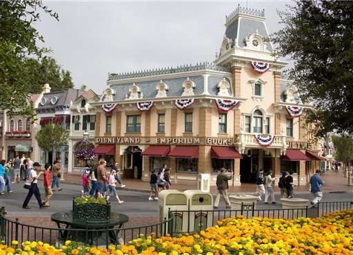 Disneyland Visitors Injured by Falling Lamppost