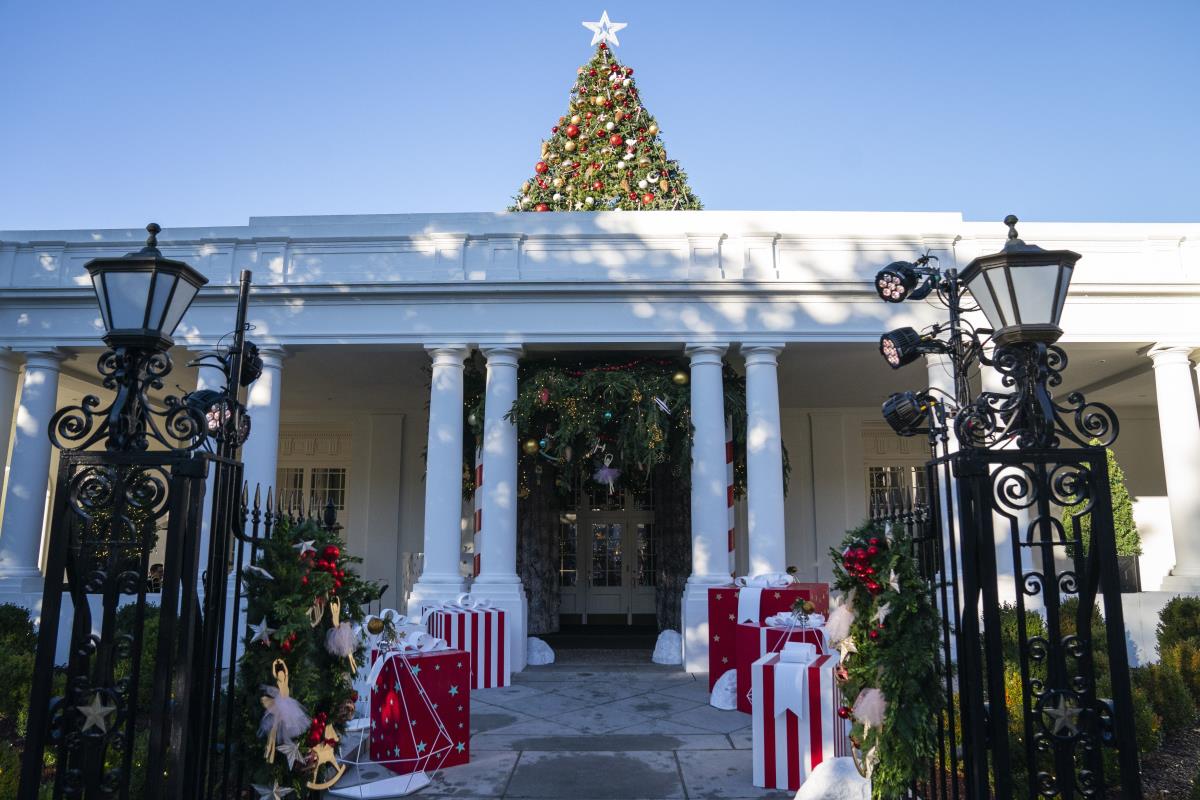 White House unveils its holiday decor, including 77 trees and a 'We the  People' theme