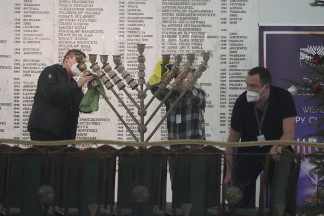 Far-Right Lawmaker in Poland Extinguishes Menorah Candles