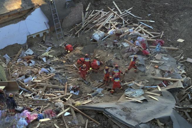 Deadly Quake Leaves Chinese Out in the Cold