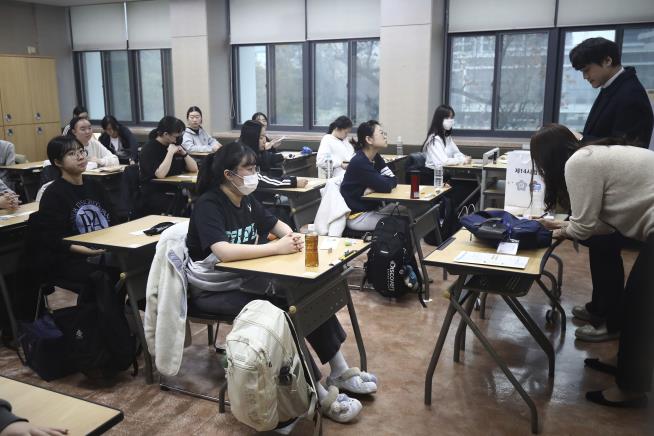 Students Sue After Exam Ends 90 Seconds Early