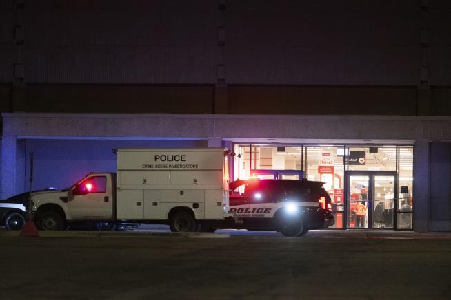 Christmas Eve Mall Shooting Leaves Man Dead in Colorado