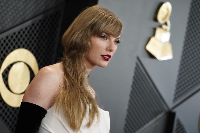 Paparazzo Says Taylor Swift's Dad Punched Him