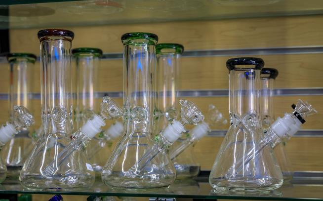 California's Bong Auction Was a Big Disappointment