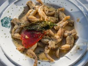 Scientists Urge French to Cut Down on Frog Legs